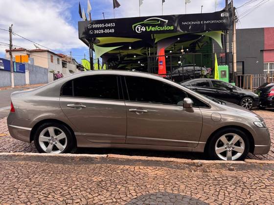 HONDA CIVIC 1.8 LXS 16V FLEX 4P AUTOMÁTICO HONDA CIVIC 1.8 LXS 16V FLEX 4P AUTOMÁTICO